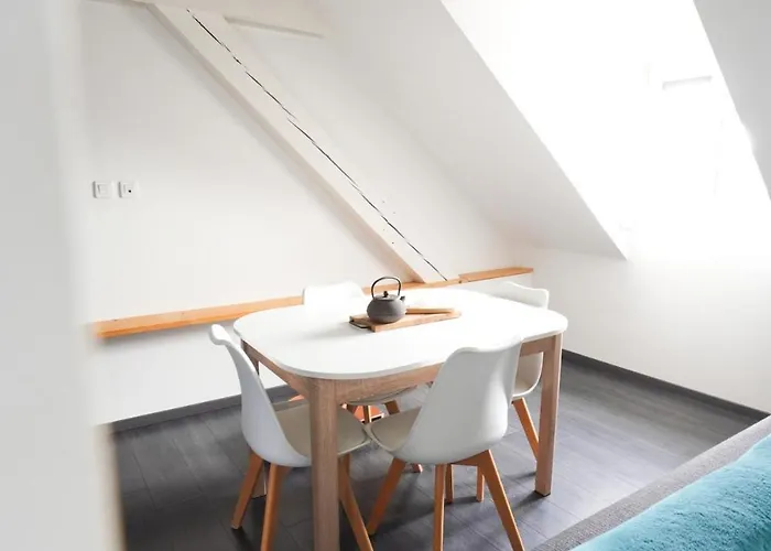 Hyper Centre , Climatise Apartment *